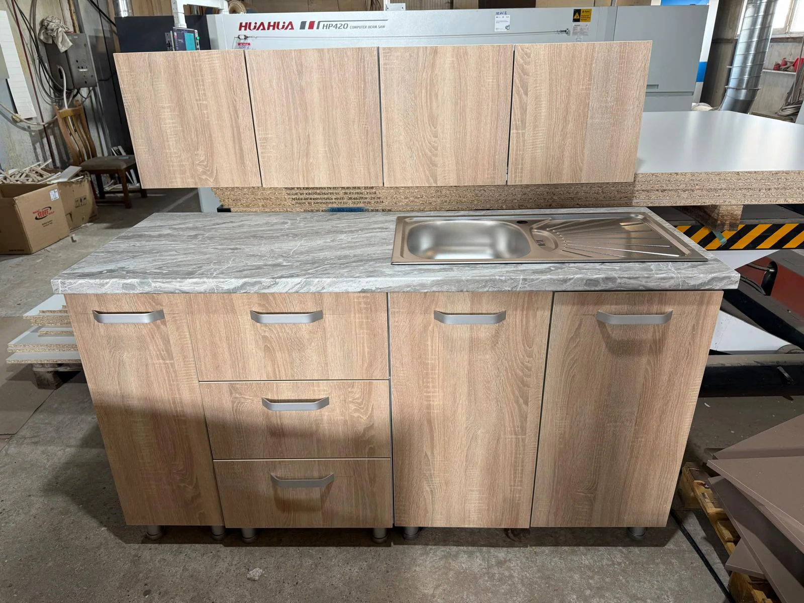 Bucatarie sonoma blat marmura gri chiuveta inox