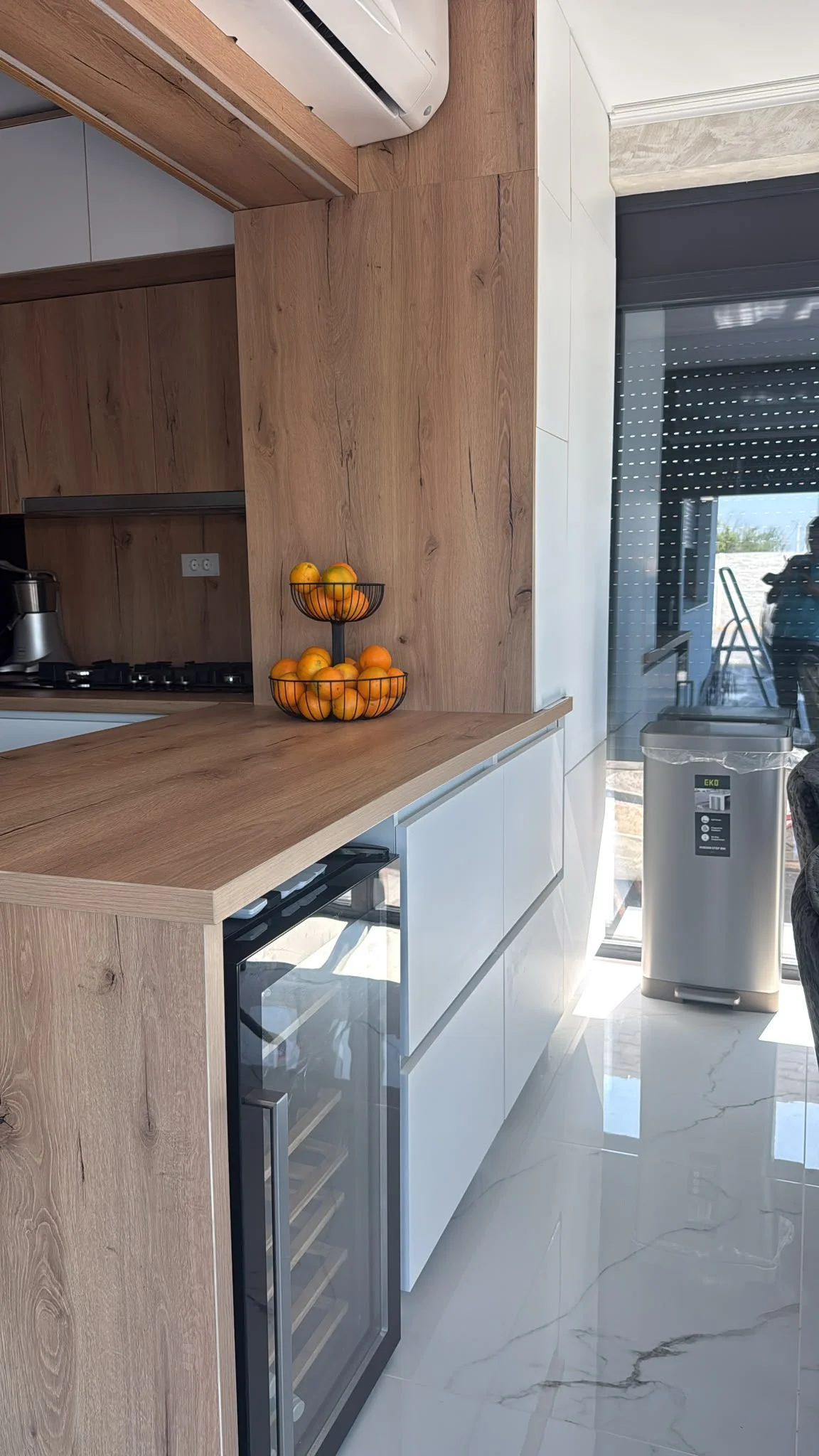 Bucatarie stejar alba peninsula racitor vin terasa
