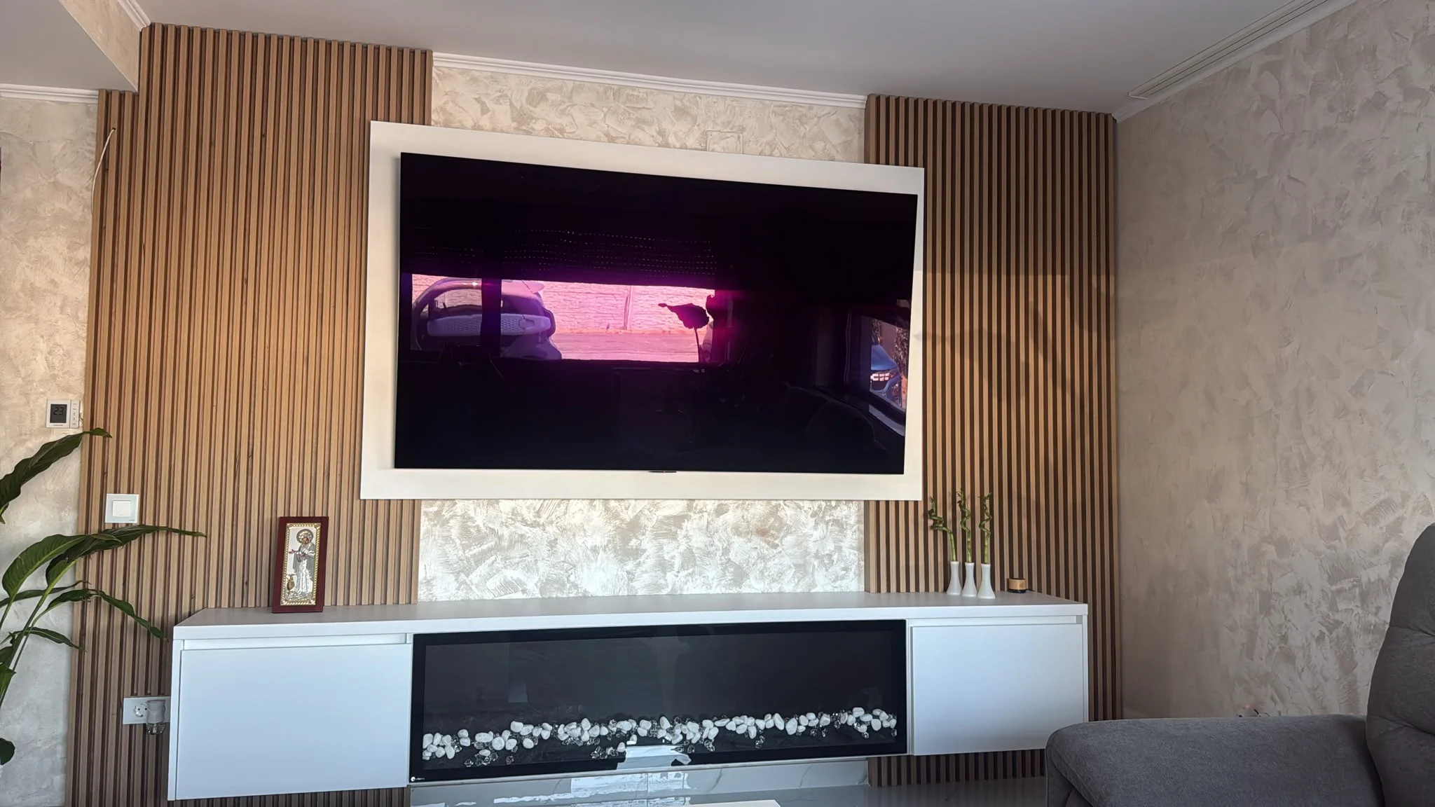 Living perete tv riflaje stejar semineu canapea
