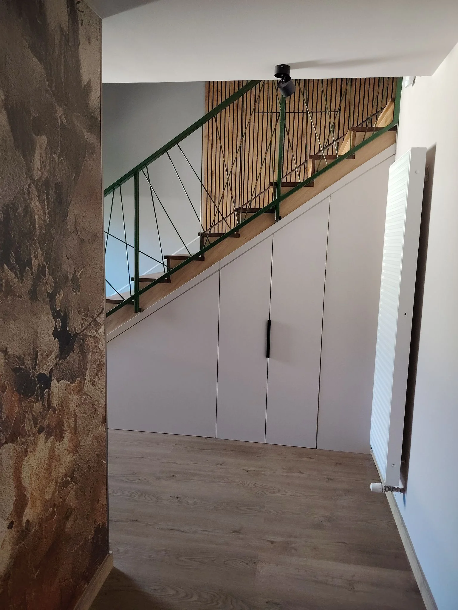 Riflaje scara hol placare decorativa dulap subtrepte